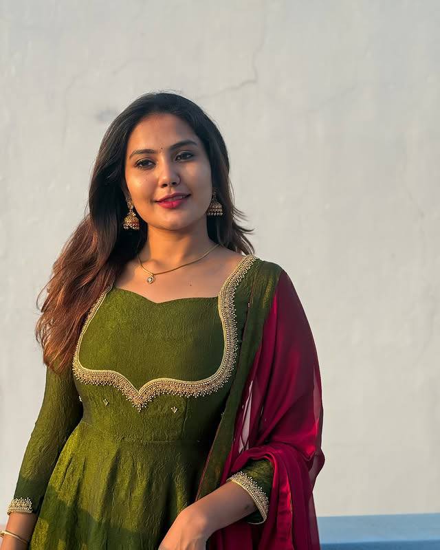 Emb Anarkali A Perfectly Enhanced With Golden Thread Work