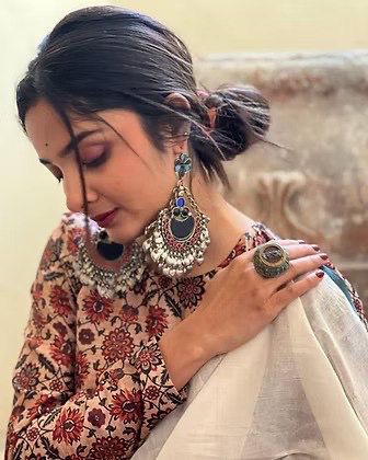 Beautiful Ultra HD Ink high quality Digital printing with wax finishing in saree