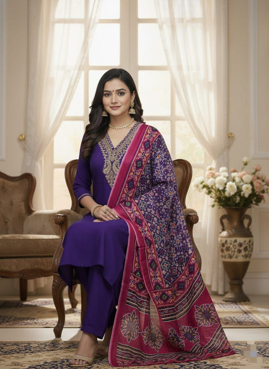 Rayon fabric heavy Zari workon nace Kurti with Pant with cotton 100-100 Dupatta