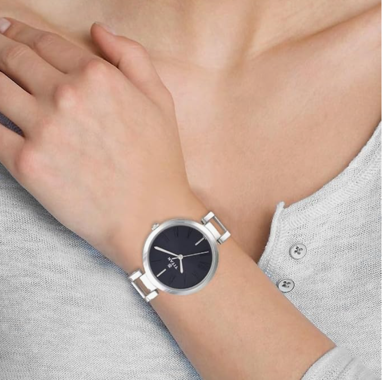 Titan Youth Analog Black Dial Women's Watch
