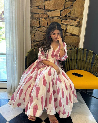 Anarkali kurta set with new style in saganeri  print