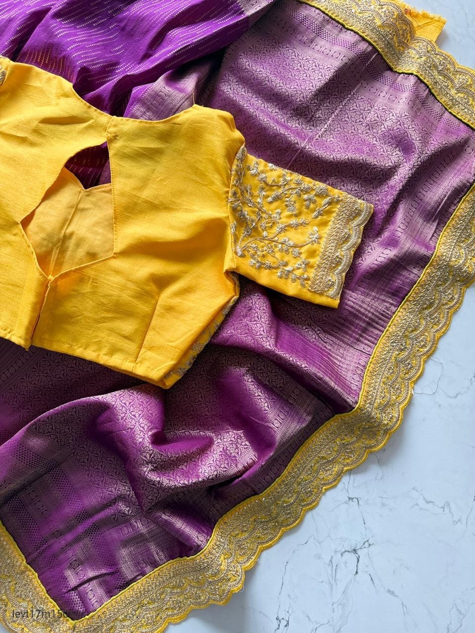 Pure Banarasi Pattu Saree with elegant Weaving Design on all over the saree