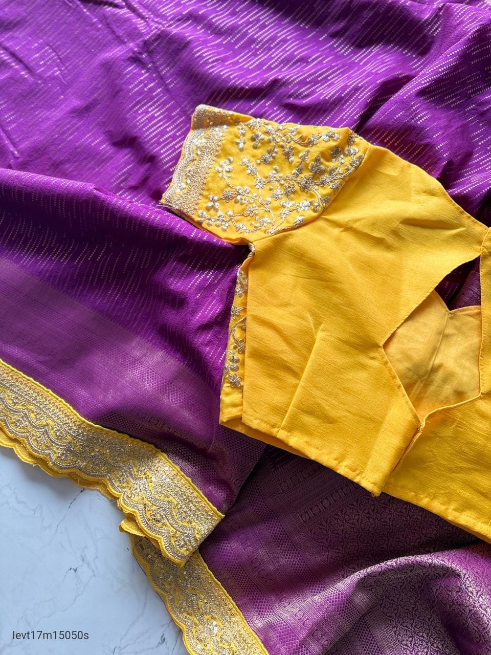 Pure Banarasi Pattu Saree with elegant Weaving Design on all over the saree