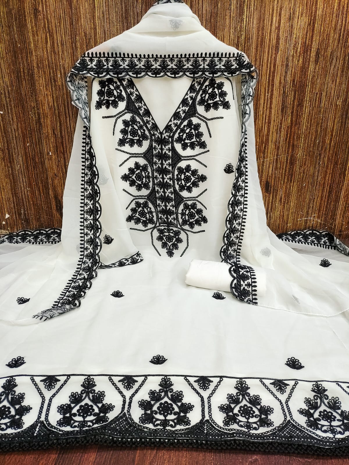 𝕁𝕆ℝ𝕁𝔸𝕋 𝕄𝕌𝕃𝕋𝕀 AARI WORK KURTI
