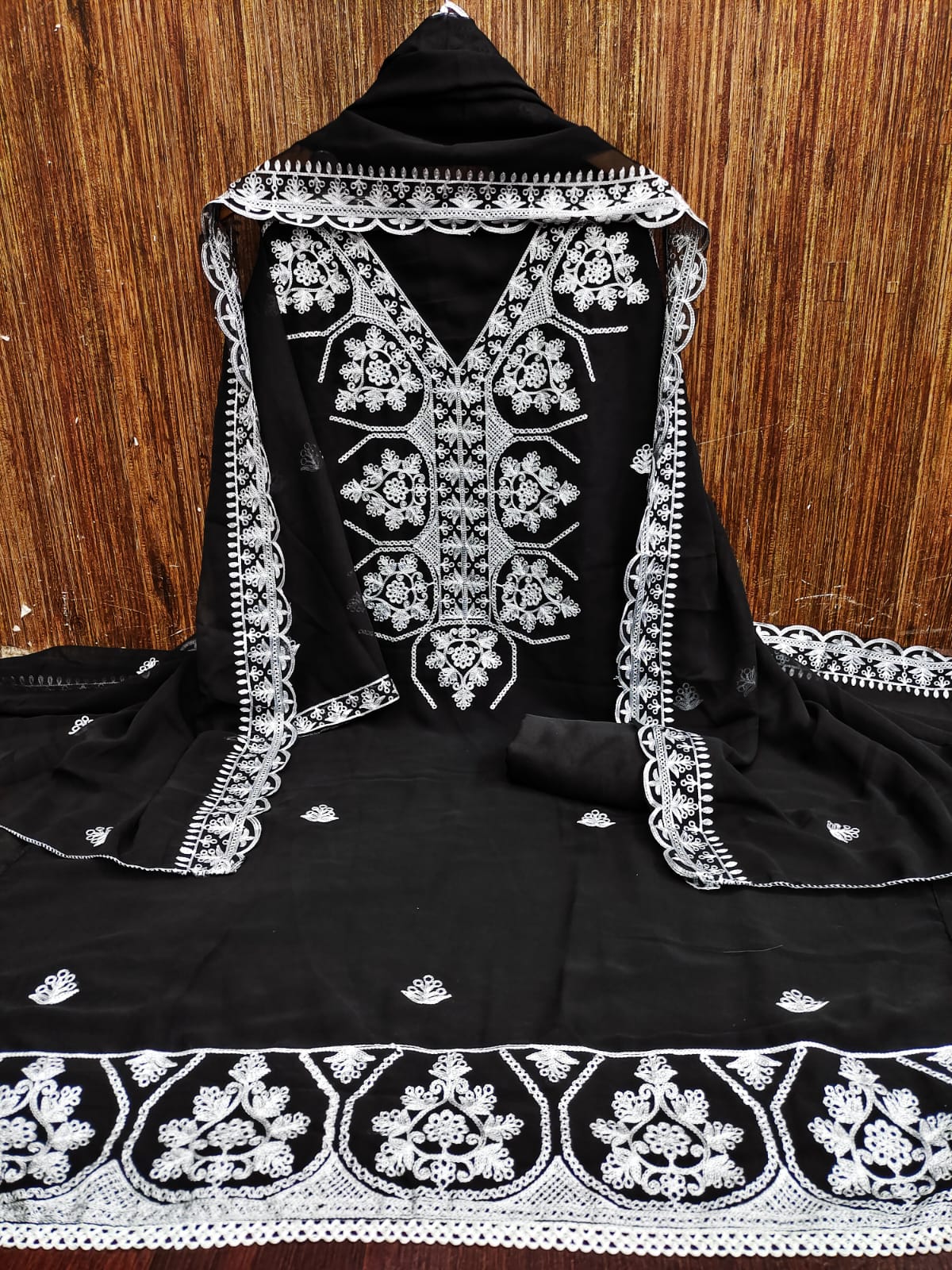 𝕁𝕆ℝ𝕁𝔸𝕋 𝕄𝕌𝕃𝕋𝕀 AARI WORK KURTI