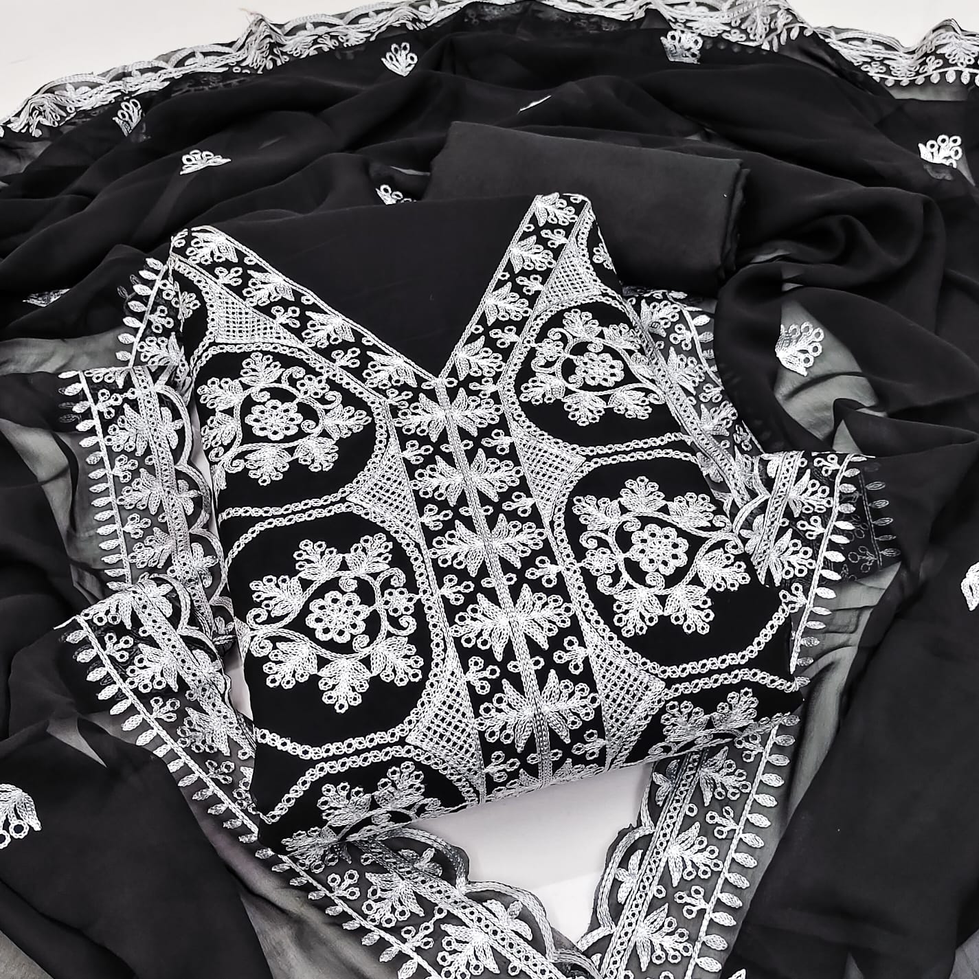 𝕁𝕆ℝ𝕁𝔸𝕋 𝕄𝕌𝕃𝕋𝕀 AARI WORK KURTI