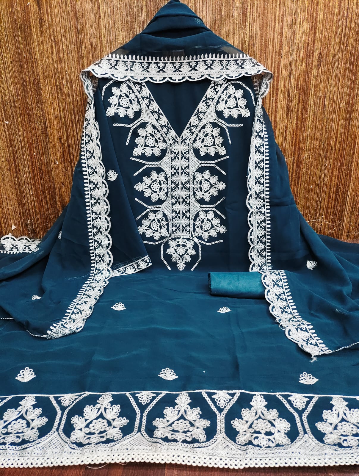 𝕁𝕆ℝ𝕁𝔸𝕋 𝕄𝕌𝕃𝕋𝕀 AARI WORK KURTI