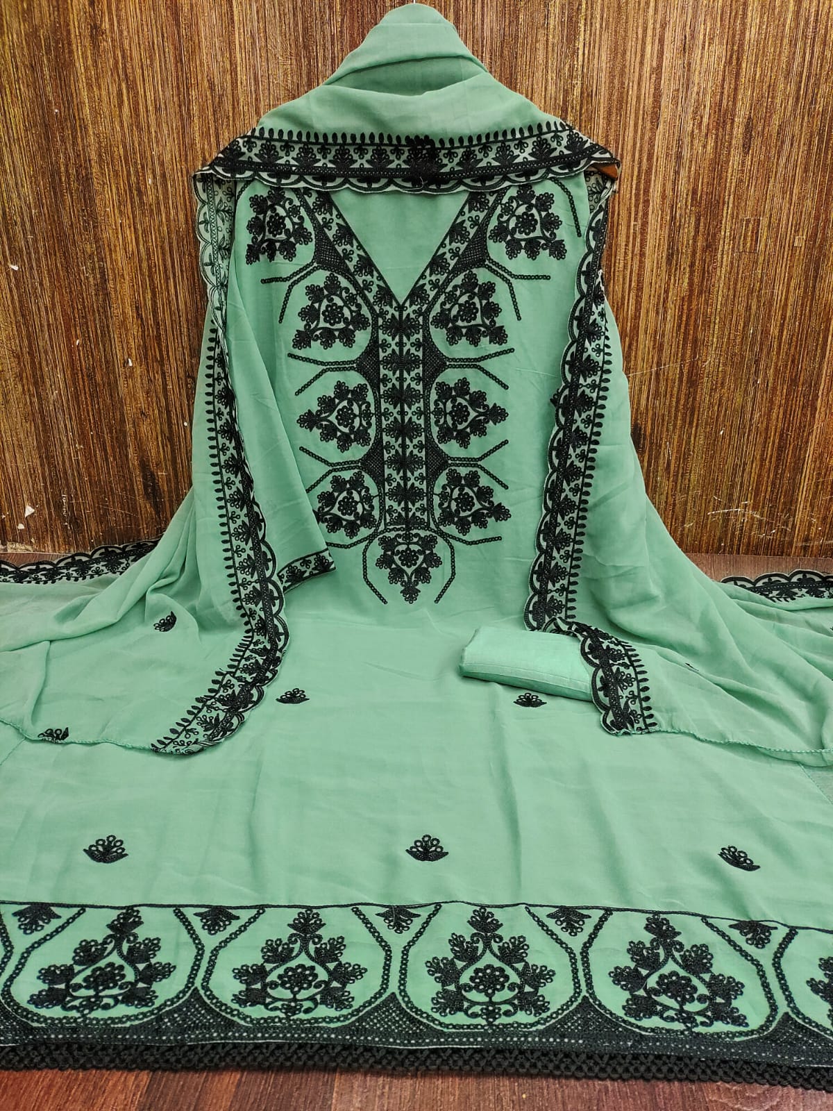 𝕁𝕆ℝ𝕁𝔸𝕋 𝕄𝕌𝕃𝕋𝕀 AARI WORK KURTI