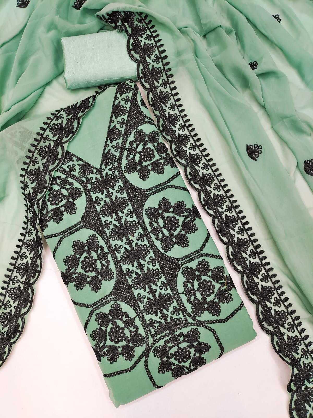 𝕁𝕆ℝ𝕁𝔸𝕋 𝕄𝕌𝕃𝕋𝕀 AARI WORK KURTI