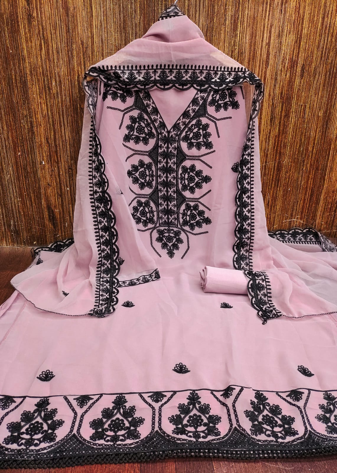 𝕁𝕆ℝ𝕁𝔸𝕋 𝕄𝕌𝕃𝕋𝕀 AARI WORK KURTI