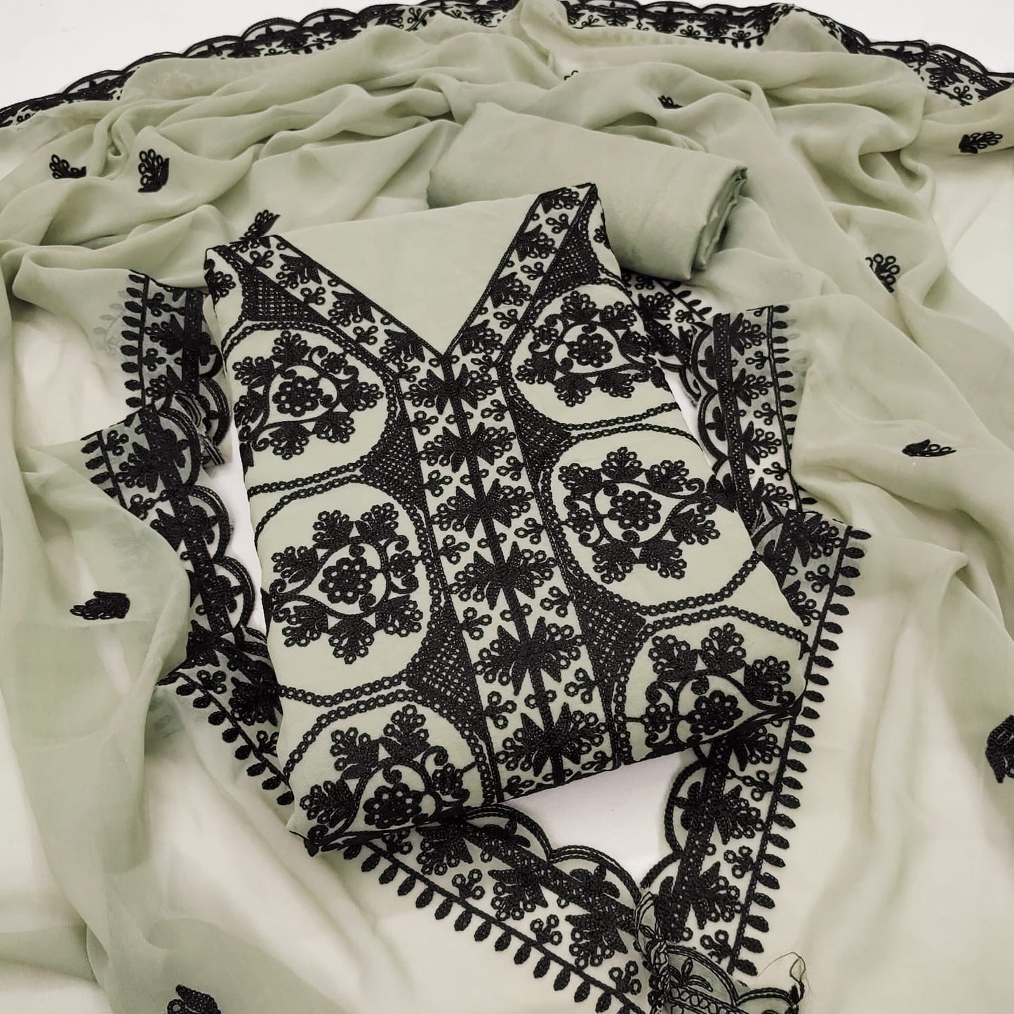 𝕁𝕆ℝ𝕁𝔸𝕋 𝕄𝕌𝕃𝕋𝕀 AARI WORK KURTI