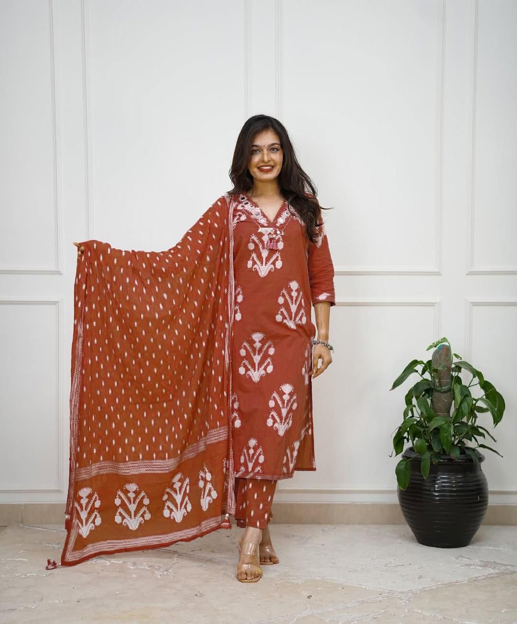 Straight  kurta set with new style... parrten