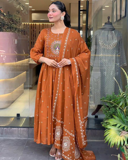 anarkali kurta set with Cotton Pant & Malmal Dupatta with tier pattern.