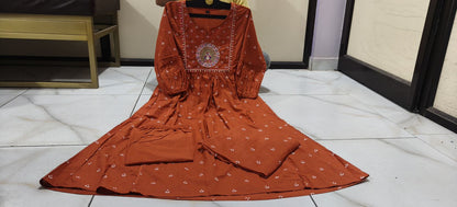anarkali kurta set with Cotton Pant & Malmal Dupatta with tier pattern.