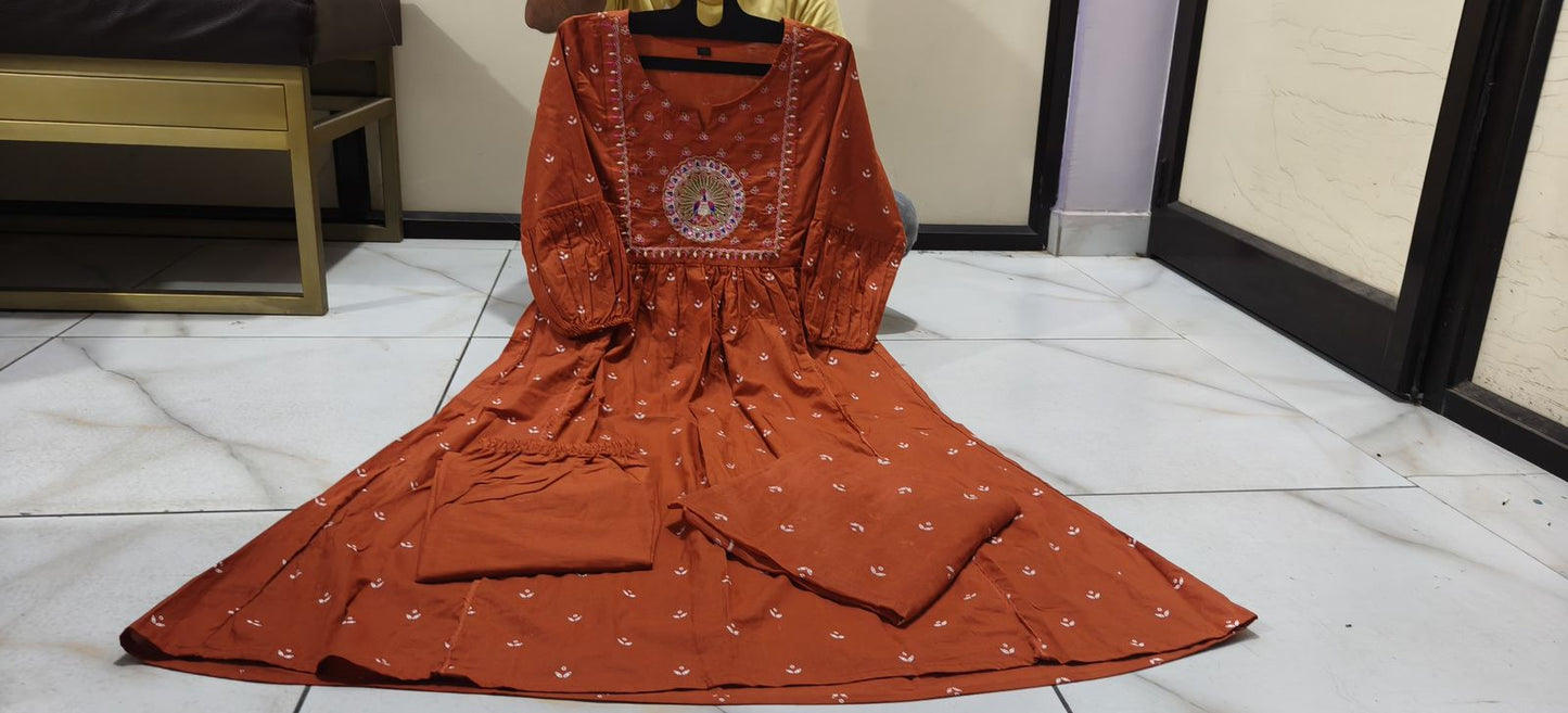 anarkali kurta set with Cotton Pant & Malmal Dupatta with tier pattern.