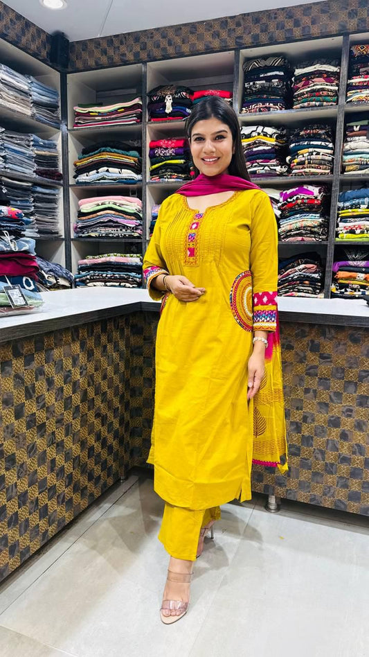 Heavy Suit Set which is beautifully decorated with weaving and  embroidery