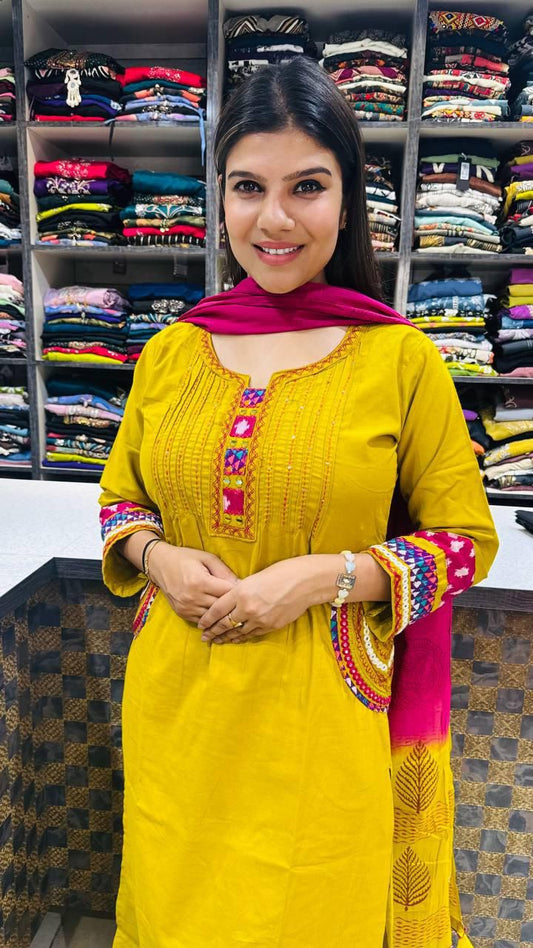 Heavy Suit Set which is beautifully decorated with weaving and  embroidery