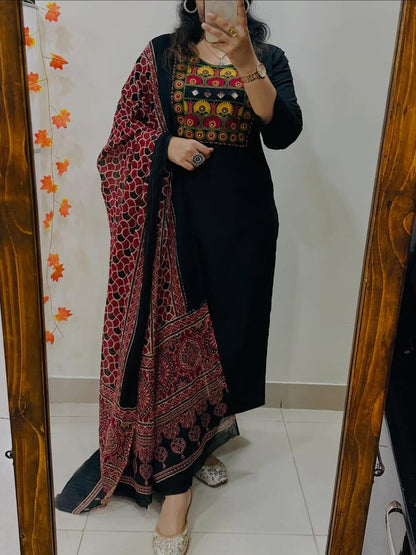 Beautiful Straight kurti pant dupatta set in Premium Rich Dhabu Cotton with original mirror in yoke with thread detailing paired with mulmul cotton dupatta