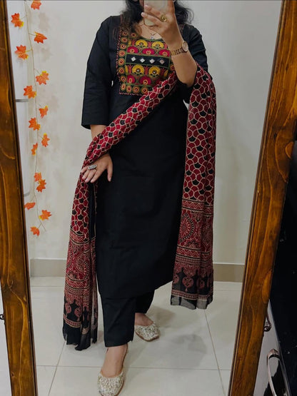 Beautiful Straight kurti pant dupatta set in Premium Rich Dhabu Cotton with original mirror in yoke with thread detailing paired with mulmul cotton dupatta